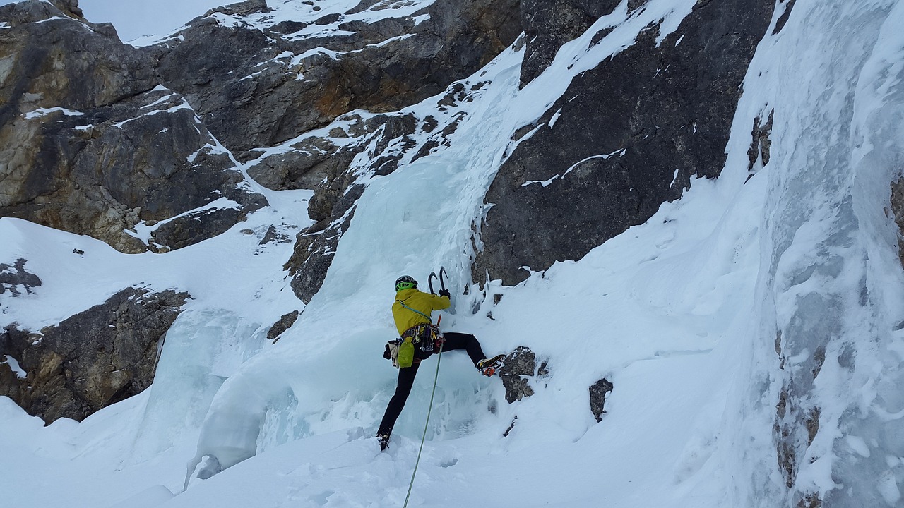 中国最新登山探险，挑战极限，探索未知新领域